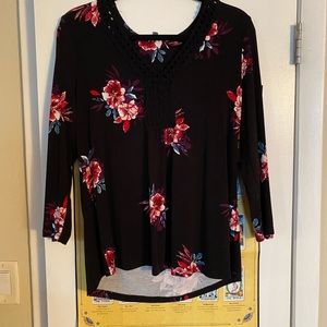 Daniel Rainn 3/4 sleeve black floral top